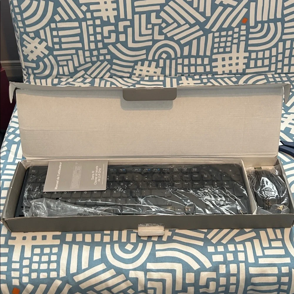 Wireless Keyboard and Mouse Set - Picture 4 of 4